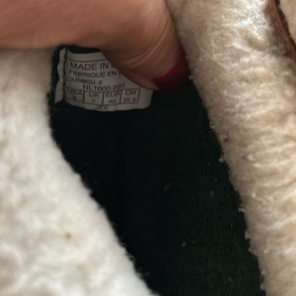 Sorel Caribou boots hardly worn size 9 lace up - Picture 2 of 8